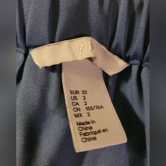 H&M Faux Silk Off-The-Shoulder Blouse - Picture 4 of 5